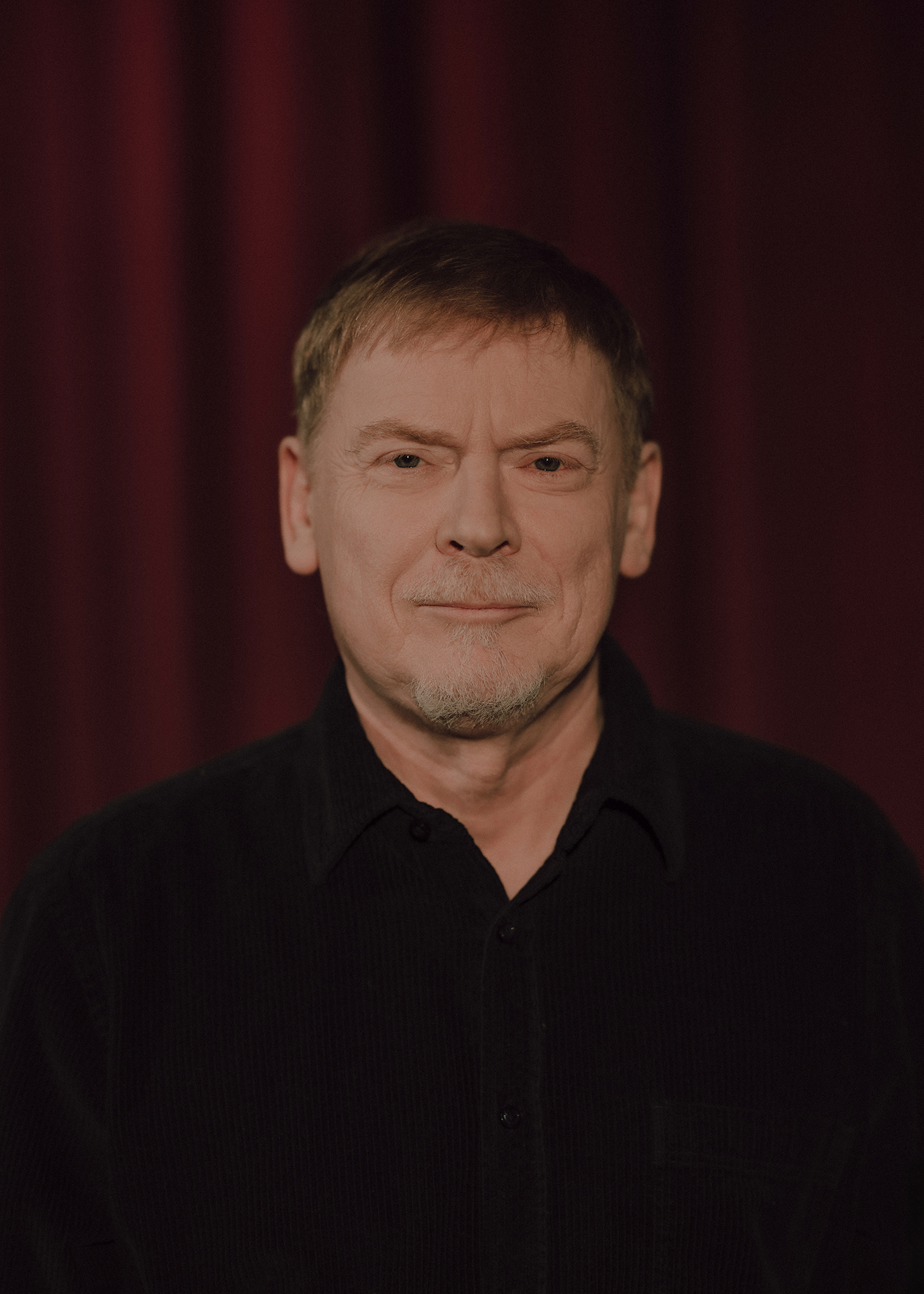 Portret dyrektora Mirosława Gawędy.